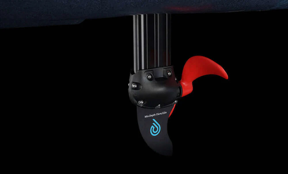 Makana 100 - Kayak de pêche rigide
Si stable que vous vous demanderez pourquoi vous êtes resté sur la terre ferme
Pédale, pagaie ou moteur : à vous de choisir !
Des quantités ridicules de personnalisation (apportez tout le garage)
Hero Seat = confort de toute la journée, pour le dos et les fesses
De l'espace sur le pont pendant des jours. Pistes d'équipement pour des semaines.
Conçu pour le débutant aux yeux écarquillés et le pêcheur invétéré.
Rencontrez le petit bateau avec une grande énergie.