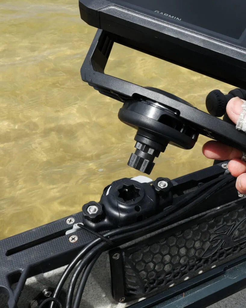 Le StarPort TracLoader est la passerelle rapide vers l'ensemble de l'écosystème d'équipement de RAILBLAZA - pas d'exercices, pas de dommages, pas de temps d'arrêt.

Conçu pour tomber directement dans la plupart des pistes de fusils installées en usine de marques telles que Tracker, Crestliner, Lund, Lowe, et plus encore, ce support vous donne un accès plug-and-play instantané aux supports de canne, aux booms de caméra, aux tables à filet et plus encore.