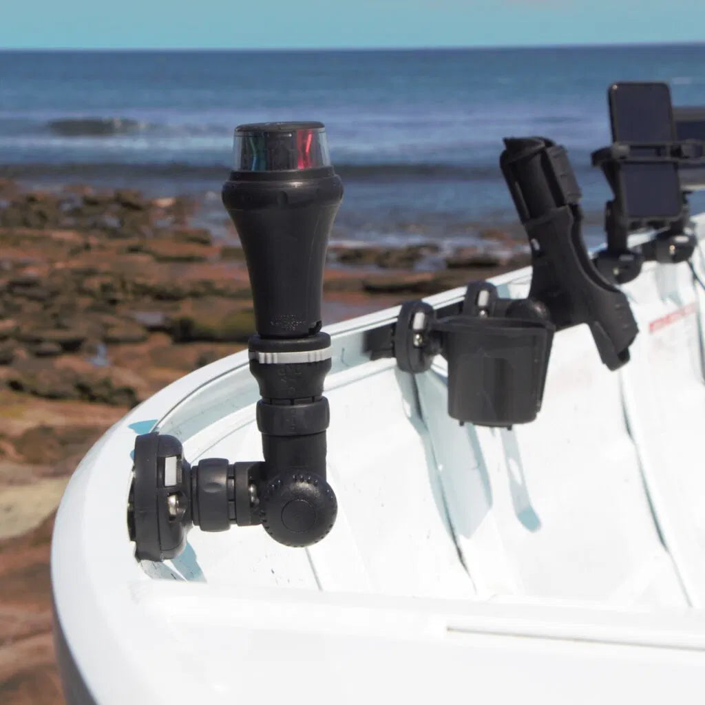 Votre équipement ne correspond pas toujours à votre disposition - et c'est exactement pour cela que le RAILBLAZA Adjustable Extender R-Lock a été conçu.

Cette extension vous donne une longueur supplémentaire et une flexibilité totale entre n'importe quelle base StarPort et votre accessoire monté. Avec les joints de friction R-Lock aux deux extrémités, vous obtenez un réglage lisse et sans outil et une prise solide comme le roc qui ne dérive pas ou ne s'affaisse pas sous pression.
