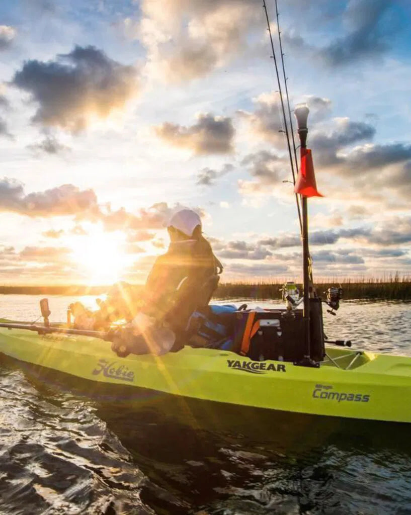 Se rendre à la maison en toute sécurité ne devrait pas être facultatif ou compliqué.

Le kit de visibilité RAILBLAZA II est votre réponse tout-en-un pour être vu, rester conforme et posséder la nuit.

Il comprend la lumière blanche tout autour Illuminate i360 à haut rendement, l'ExtendaPole 1000 pour une altitude maximale, un drapeau orange fluorescent pour la visibilité à la lumière du jour et la monture StarPort HD pour une installation rapide et sécurisée. Pas de fils.