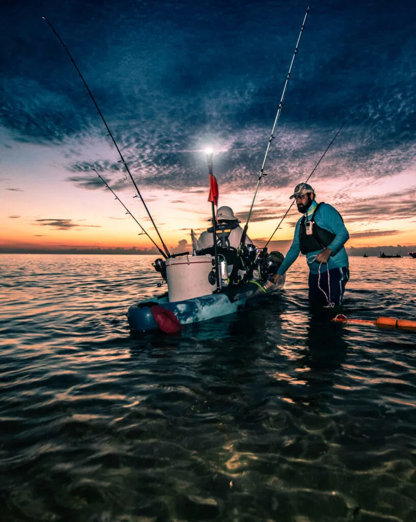 Se rendre à la maison en toute sécurité ne devrait pas être facultatif ou compliqué.

Le kit de visibilité RAILBLAZA II est votre réponse tout-en-un pour être vu, rester conforme et posséder la nuit.

Il comprend la lumière blanche tout autour Illuminate i360 à haut rendement, l'ExtendaPole 1000 pour une altitude maximale, un drapeau orange fluorescent pour la visibilité à la lumière du jour et la monture StarPort HD pour une installation rapide et sécurisée. Pas de fils.