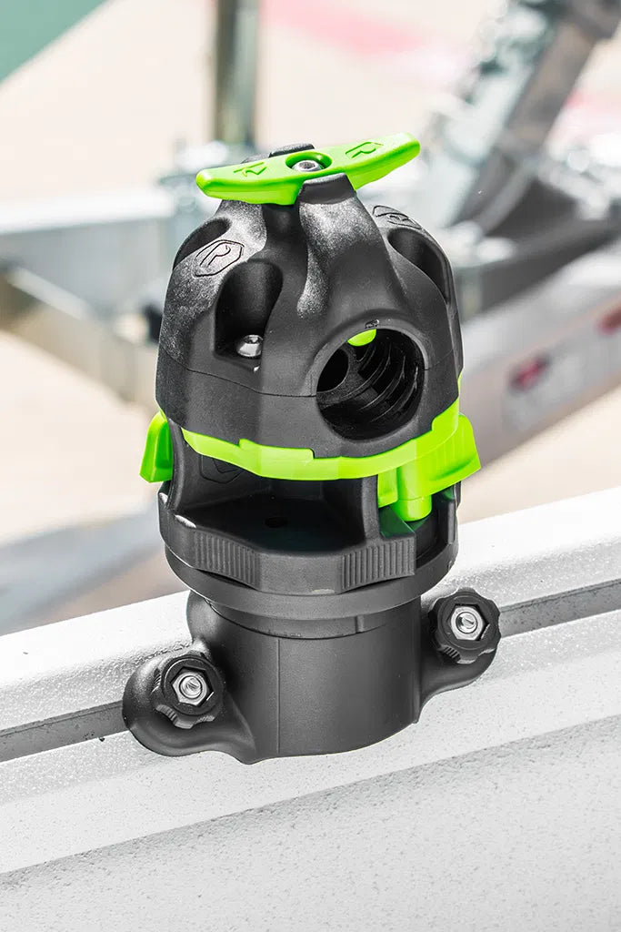 La base de montage sur rail RAILBLAZA HEXX 45 est conçue pour les pêcheurs qui veulent un gréement propre avec un angle intelligent.

Conçue pour monter des accessoires HEXX robustes directement sur les rails d'engrenage de votre kayak ou de votre bateau, cette base à 45° incline votre configuration vers l'avant, vous offrant un meilleur dégagement, une meilleure ergonomie et un ajustement plus serré pour les métiers discrets.