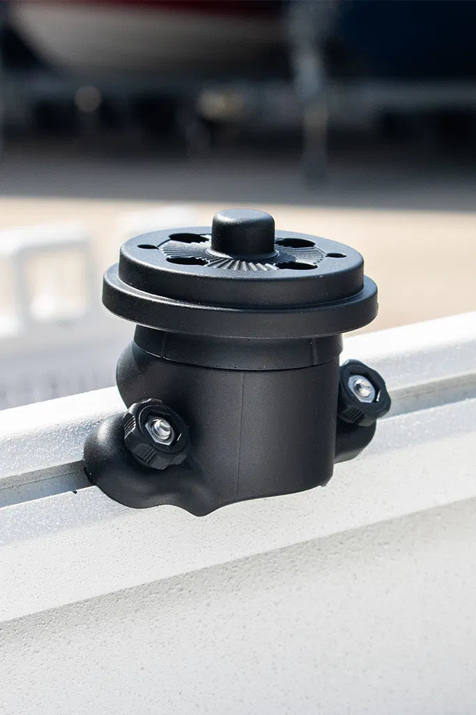 La base de montage sur rail RAILBLAZA HEXX 45 est conçue pour les pêcheurs qui veulent un gréement propre avec un angle intelligent.

Conçue pour monter des accessoires HEXX robustes directement sur les rails d'engrenage de votre kayak ou de votre bateau, cette base à 45° incline votre configuration vers l'avant, vous offrant un meilleur dégagement, une meilleure ergonomie et un ajustement plus serré pour les métiers discrets.