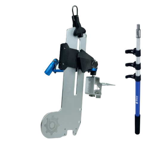 Bixpy Versa Rudder™ with Steering est le premier gouvernail sur le marché spécialement conçu pour être compatible avec le moteur.

Le gouvernail est fabriqué en aluminium anodisé et en nylon rempli de verre, et est prêt à à partir pour n'importe quelle aventure, que ce soit en eau salée ou fraîche.

Le gouvernail Versa offre également une queue pour améliorer la rotation, des roues pour aider à soulever et à abaisser le gouvernail, une goupille à dégagement rapide et deux options de direction.