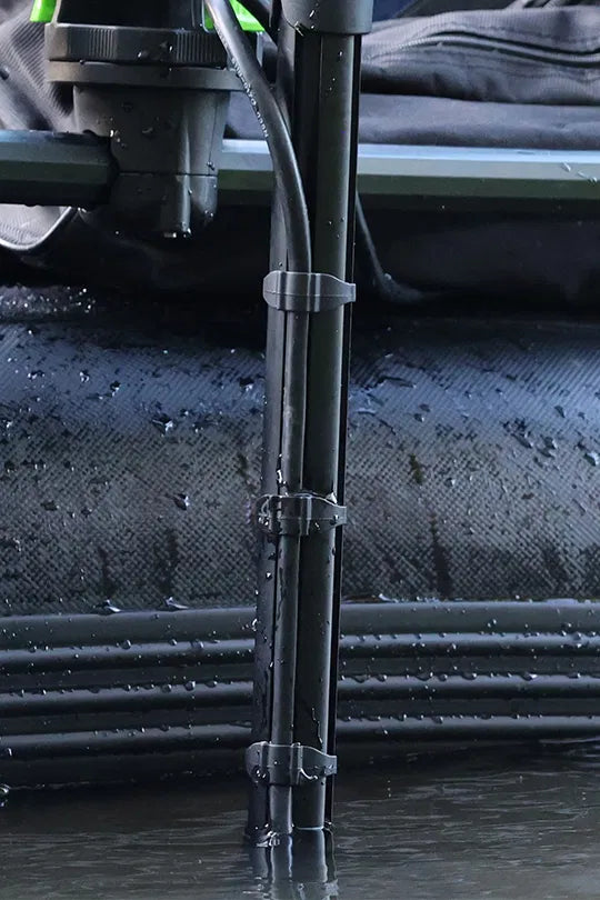 Déposez votre sonar exactement là où il compte - avec zéro dérive et contrôle total.

Le RAILBLAZA HEXX Live Pole 30 est spécialement conçu pour les systèmes sonar orientés vers l'avant comme Garmin LiveScope, Humminbird MEGA Live et Lowrance Active Target.

Avec un arbre de 30 pouces et un support de bille de verrouillage HEXX 90 mm, cette configuration vous offre des réglages directionnels soyeux et lisses et une prise solide comme le roc, de sorte que votre faisceau sonar reste verrouillé sur le poisson,