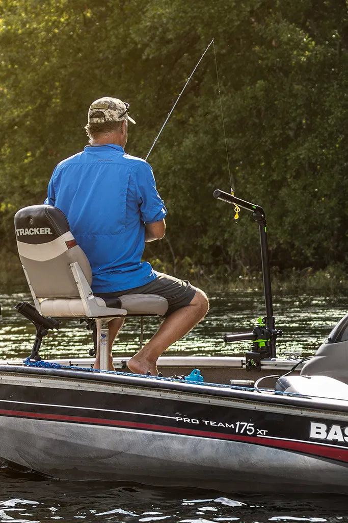 Lorsque vous utilisez des équipements robustes hors des rails d'usine de votre bateau, vous avez besoin d'un support qui ne bronche pas - et le support de rail RAILBLAZA HEXX Gunnel est conçu pour cette mission exacte.

Conçue pour fournir une connexion à l'épreuve des balles entre votre piste de gunnel et votre perche HEXX Live, votre système sonar ou tout autre accessoire HEXX, cette monture tient fermement à travers les séances de hachage, d'accélérateur et de pêche dure.