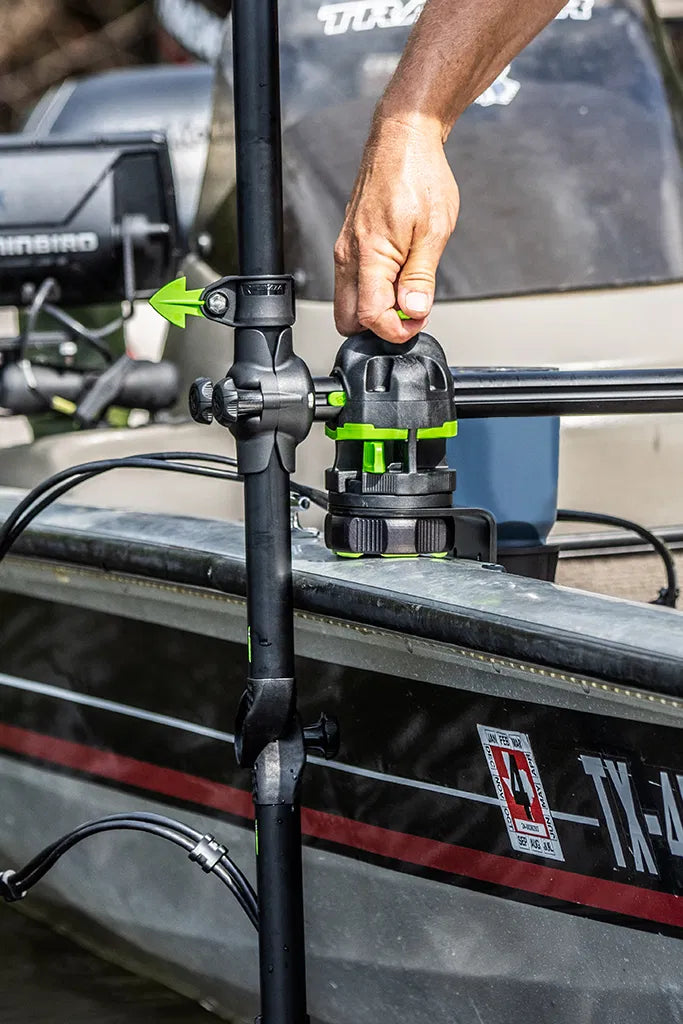 Lorsque vous utilisez des équipements robustes hors des rails d'usine de votre bateau, vous avez besoin d'un support qui ne bronche pas - et le support de rail RAILBLAZA HEXX Gunnel est conçu pour cette mission exacte.

Conçue pour fournir une connexion à l'épreuve des balles entre votre piste de gunnel et votre perche HEXX Live, votre système sonar ou tout autre accessoire HEXX, cette monture tient fermement à travers les séances de hachage, d'accélérateur et de pêche dure.