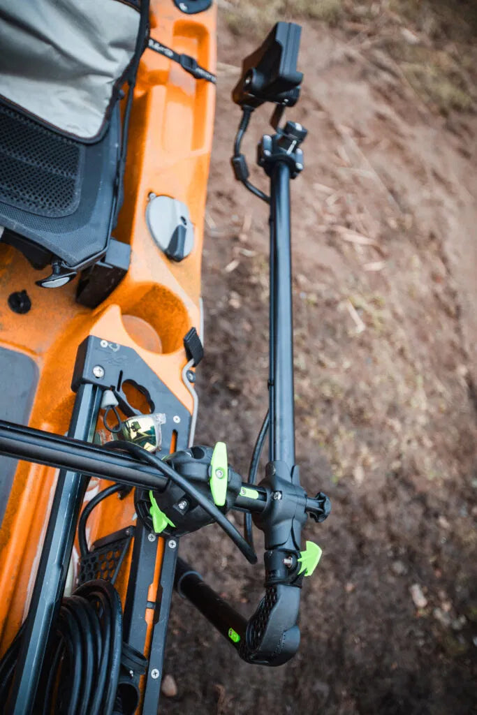 Déposez votre sonar exactement là où il compte - avec zéro dérive et contrôle total.

Le RAILBLAZA HEXX Live Pole 30 est spécialement conçu pour les systèmes sonar orientés vers l'avant comme Garmin LiveScope, Humminbird MEGA Live et Lowrance Active Target.

Avec un arbre de 30 pouces et un support de bille de verrouillage HEXX 90 mm, cette configuration vous offre des réglages directionnels soyeux et lisses et une prise solide comme le roc, de sorte que votre faisceau sonar reste verrouillé sur le poisson,