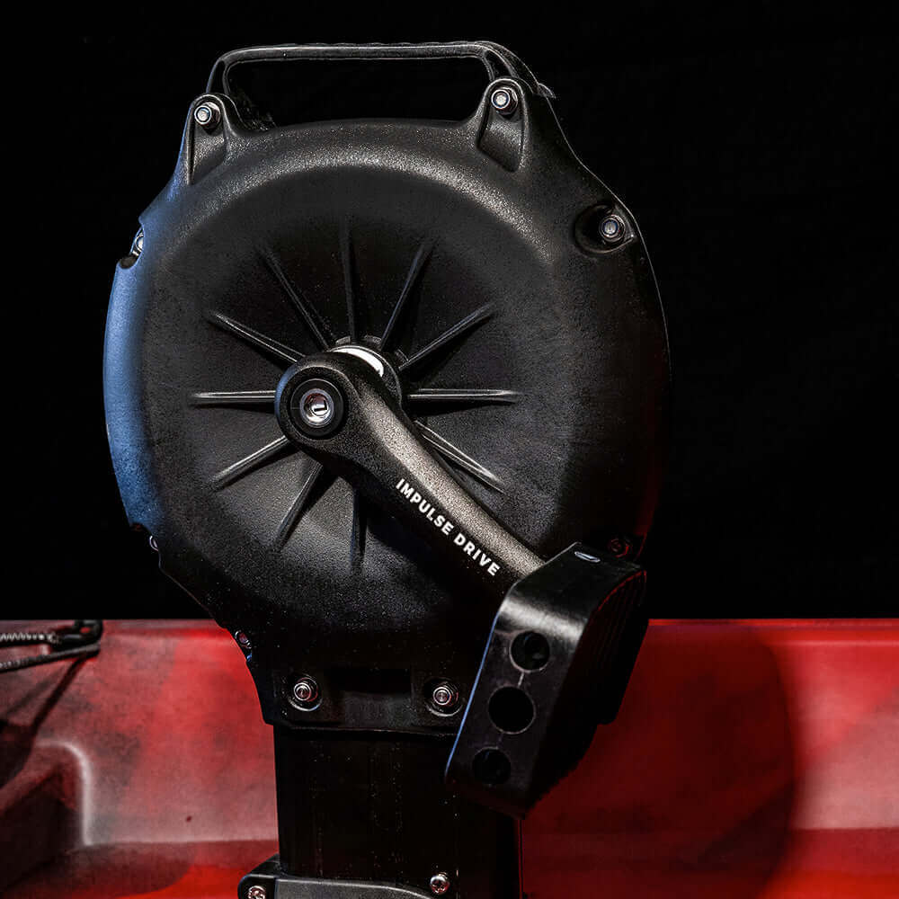 Le kit de pédales Vibe Impulse Drive permet aux kayaks à pédales Vibe de faire marche arrière instantanément. Le système éprouvé Impulse Drive est un système à hélice qui propulse sans effort votre kayak vers l'avant, se maintient facilement dans le courant et le vent, fait marche arrière dans les endroits étroits et manœuvre comme jamais auparavant.

L'introduction du kit de pédales Vibe Impulse Drive fait de nos kayaks à pédales Vibe les plus polyvalents du marché. Le Vibe Makana 100 et le Shearwater 125 