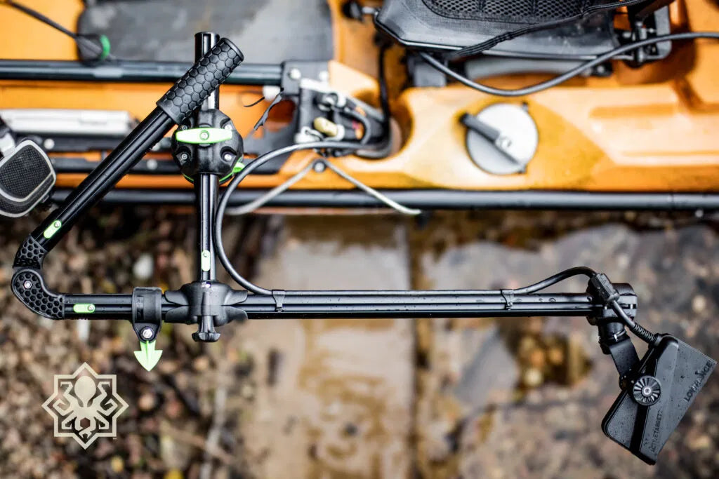 Déposez votre sonar exactement là où il compte - avec zéro dérive et contrôle total.

Le RAILBLAZA HEXX Live Pole 30 est spécialement conçu pour les systèmes sonar orientés vers l'avant comme Garmin LiveScope, Humminbird MEGA Live et Lowrance Active Target.

Avec un arbre de 30 pouces et un support de bille de verrouillage HEXX 90 mm, cette configuration vous offre des réglages directionnels soyeux et lisses et une prise solide comme le roc, de sorte que votre faisceau sonar reste verrouillé sur le poisson,