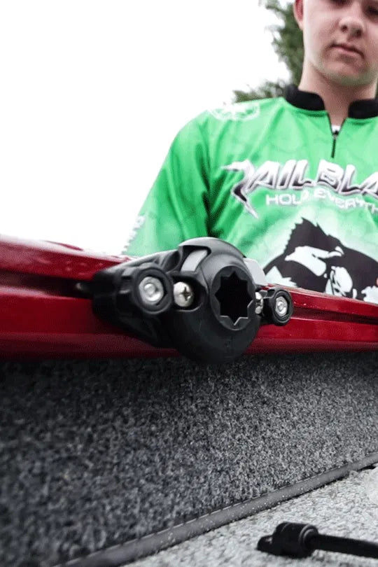 Le StarPort TracLoader est la passerelle rapide vers l'ensemble de l'écosystème d'équipement de RAILBLAZA - pas d'exercices, pas de dommages, pas de temps d'arrêt.

Conçu pour tomber directement dans la plupart des pistes de fusils installées en usine de marques telles que Tracker, Crestliner, Lund, Lowe, et plus encore, ce support vous donne un accès plug-and-play instantané aux supports de canne, aux booms de caméra, aux tables à filet et plus encore.