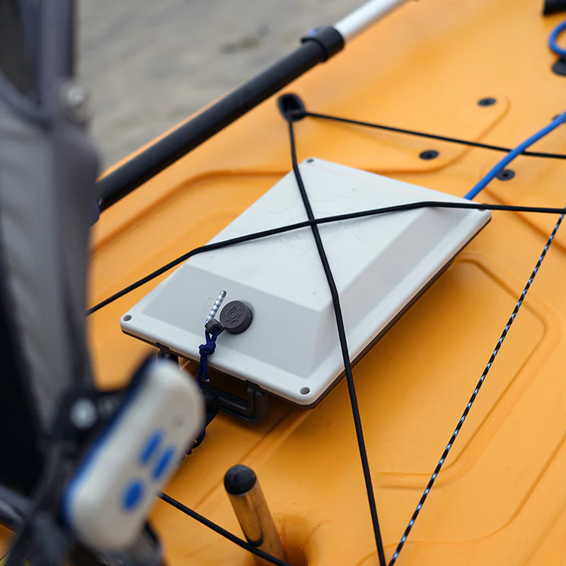 Robuste et durable n'a jamais été aussi beau !

Si vos journées sur l'eau sont plus longues que vos journées au bureau, alors c'est le Power Pack pour vous garder sur l'eau toute la journée.&nbsp;

Le PP-768 Angler Pro est résistant à l'intérieur et à l'extérieur.

La coque en aluminium ultra-anodisée et revêtue UV protège les cellules de lithium-fer phosphate (LiFePO4) de longue durée de 768 Wh, fournissant à vos moteurs Bixpy K-1 l'un des blocs d'alimentation les plus stables et les plus efficaces.