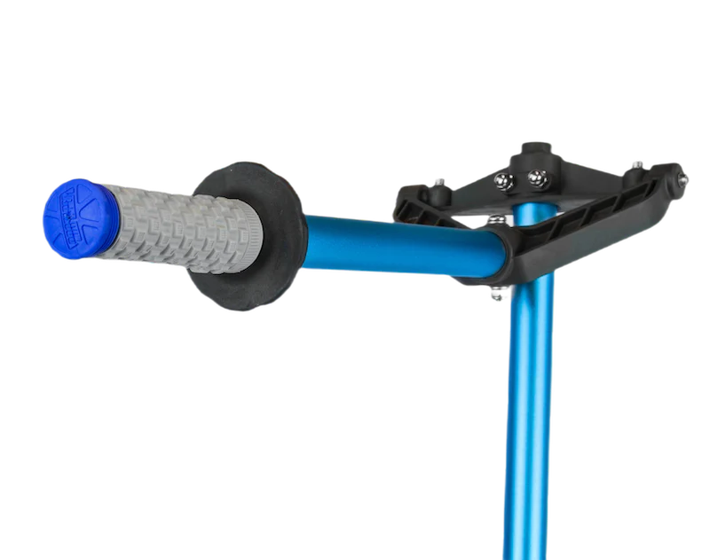 Avec l'adaptateur Bixpy, vous pouvez attacher votre moteur Bixpy à pratiquement n'importe quelle embarcation avec une surface de montage verticale plate en quelques secondes.

Cela comprend la plupart des canots pneumatiques, certains kayaks, des pontons personnels et une variété d'autres embarcations.

Le tuyau en aluminium s'ajustera pour s'adapter à pratiquement n'importe quelle profondeur, répondant à vos besoins.