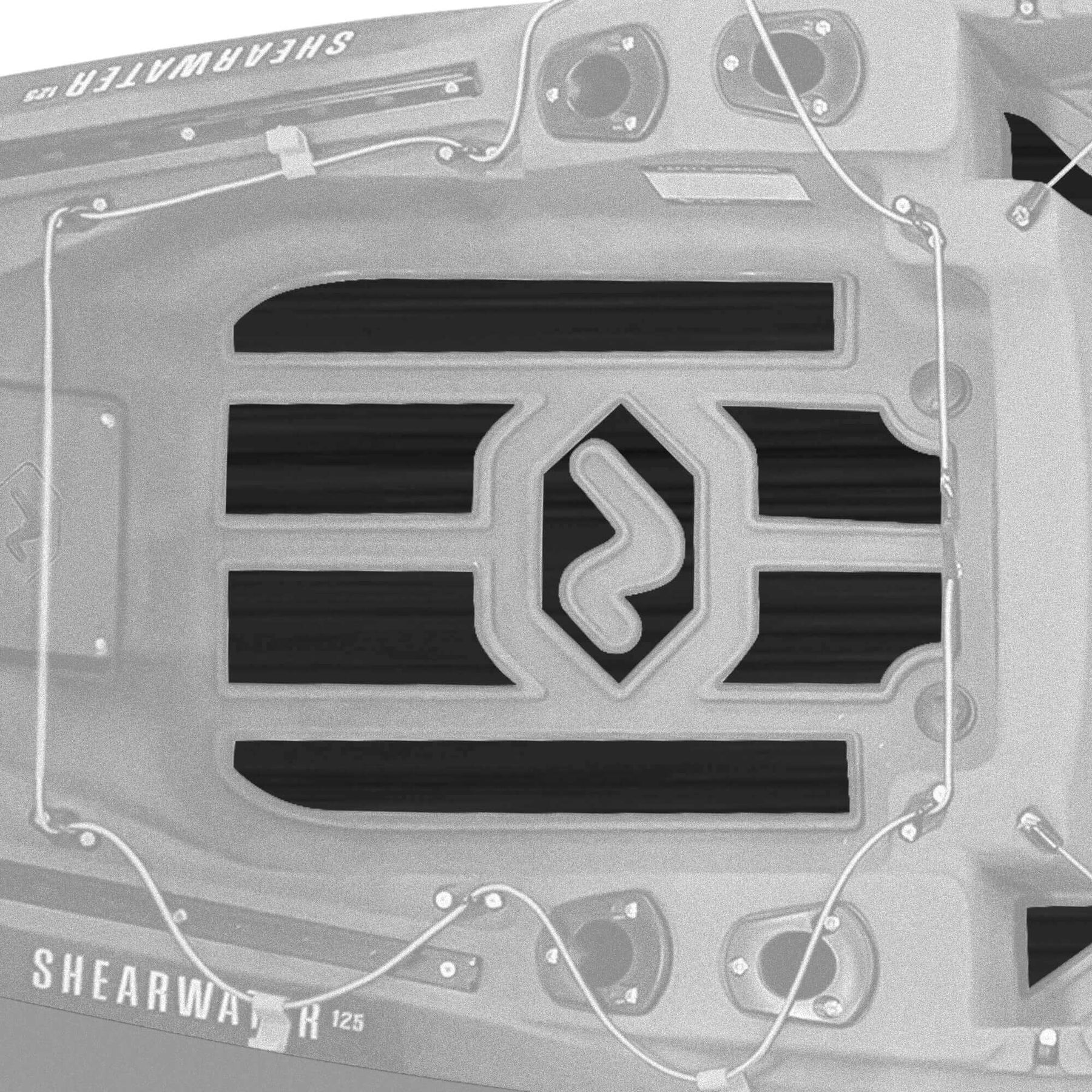 Améliorez vos aventures en kayak avec un kit de rembourrage de pont Vibe Premium. Conçu pour s'harmoniser avec l'esthétique élégante de votre kayak Shearwater 125 tout en assurant une expérience sans glissement, ce kit est un must pour tous les amateurs de pagaie.

Fabriqué en mousse EVA double couche de haute qualité, d'une épaisseur de 6 mm, ce rembourrage offre une adhérence supérieure, durable et fiable, ce qui permet de se tenir debout en toute confiance et confort.
