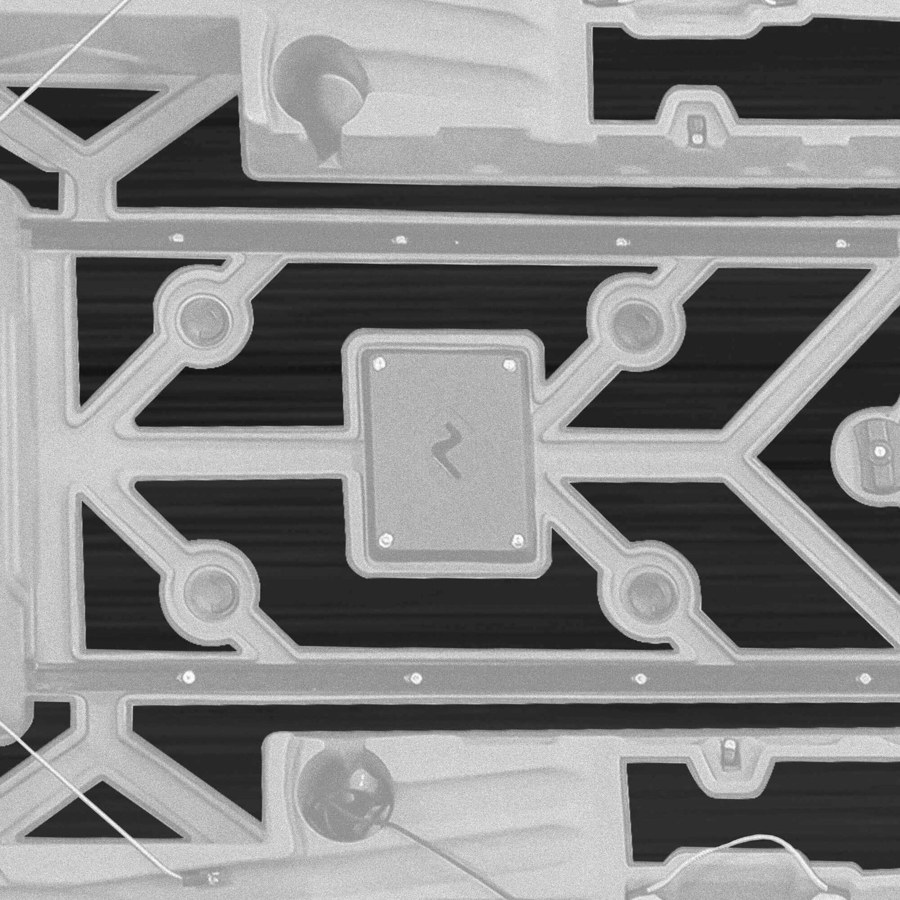 Améliorez vos aventures en kayak avec un kit de rembourrage de pont Vibe Premium. Conçu pour s'harmoniser avec l'esthétique élégante de votre kayak Shearwater 125 tout en assurant une expérience sans glissement, ce kit est un must pour tous les amateurs de pagaie.

Fabriqué en mousse EVA double couche de haute qualité, d'une épaisseur de 6 mm, ce rembourrage offre une adhérence supérieure, durable et fiable, ce qui permet de se tenir debout en toute confiance et confort.
